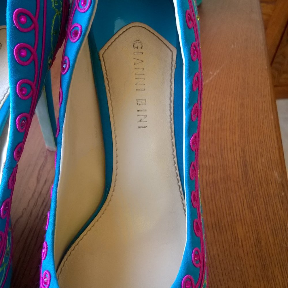 Spring Time Embroidered Heels - Picture 6 of 10